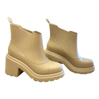 Courtney Boot