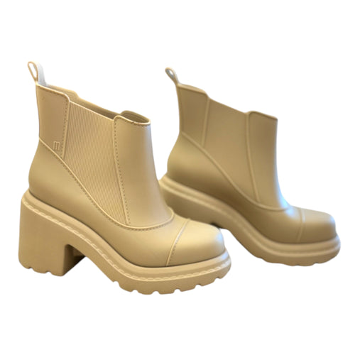 Courtney Lightweight Heeled Chelsea Pull On Boot