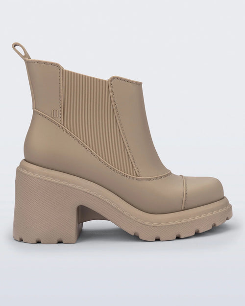 Courtney Lightweight Heeled Chelsea Pull On Boot