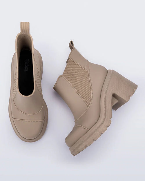 Courtney Lightweight Heeled Chelsea Pull On Boot